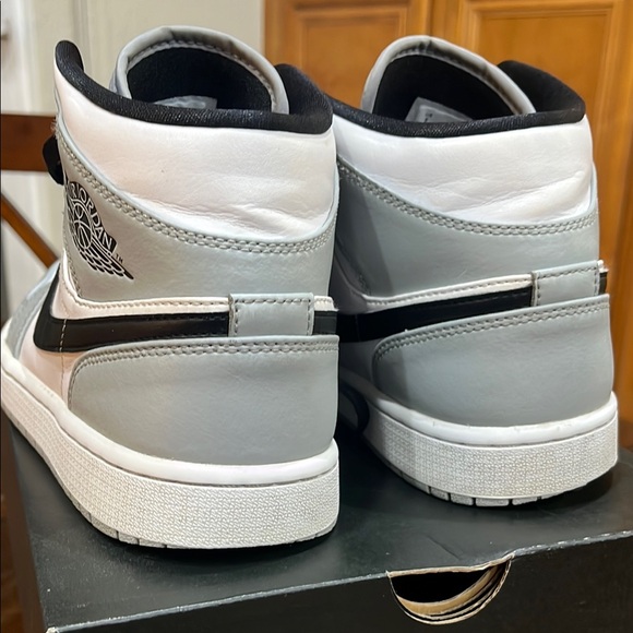 Air Jordan 1 Mid ‘Smoke Grey’ - Picture 5 of 7